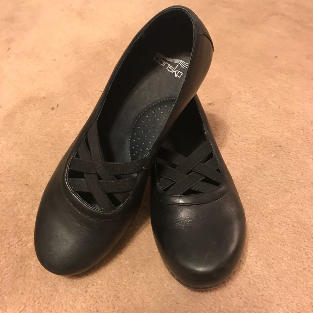 Dansko Women’s Leather Black Shoes. Size 40.